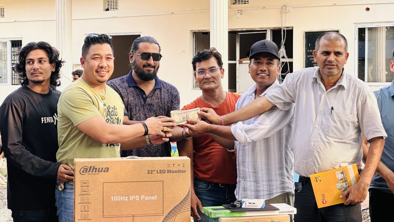 सुनचाँदी व्यवसायी संघ झापाद्वारा प्रहरी कार्यालयलाई सहयोग