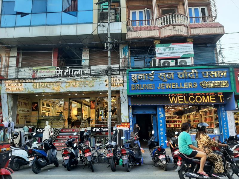 चितवनका सुनचाँदी व्यवसायी भन्छन्- ‘दशैँ आयो तर व्यापार छैन’