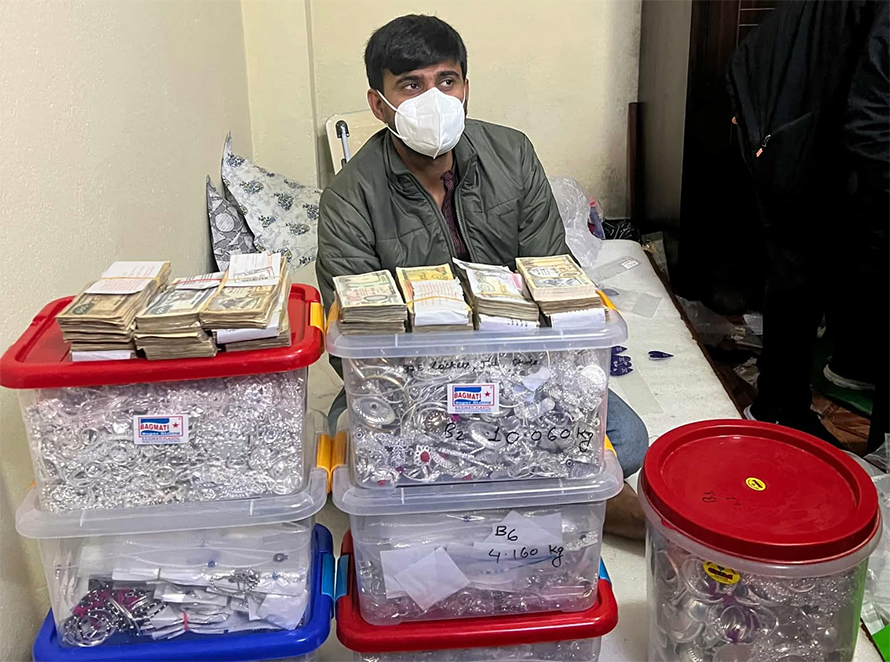 ललितपुरको धौगलबाट ५० किलो भन्दा बढी चाँदी बरामद