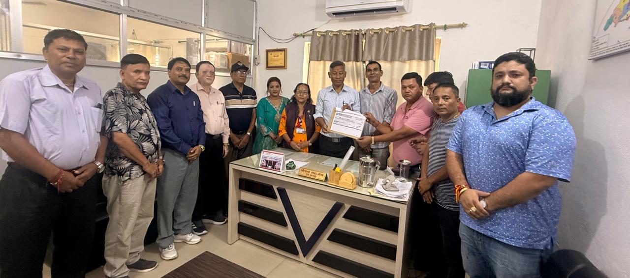 प्रधानमन्त्री दैवी प्रकोप उद्धार कोषमा सुनचाँदी व्यवसायी संघ चितवनबाट १ लाखभन्दा बढी सहयोग